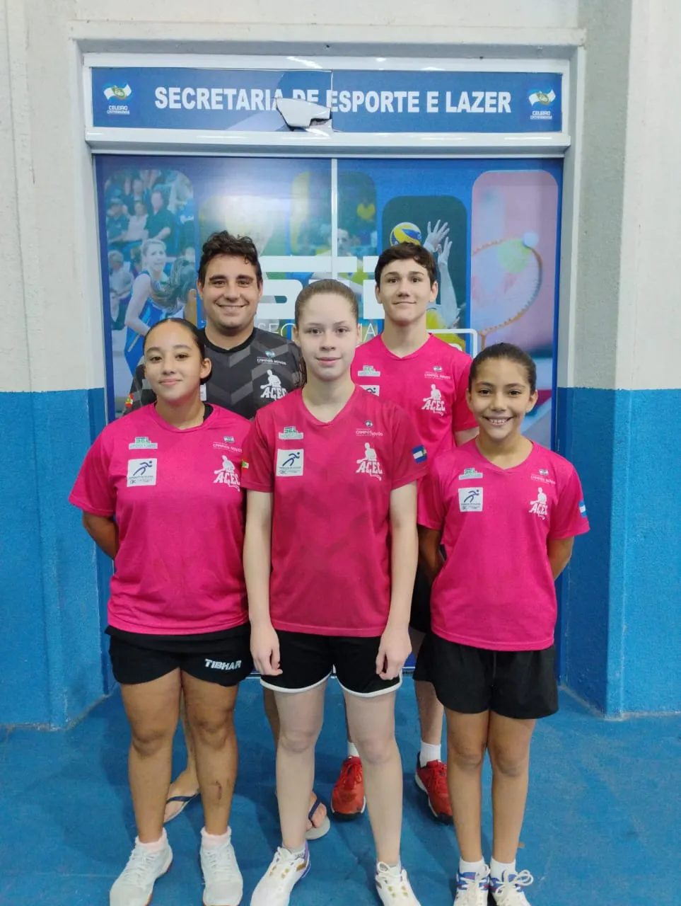 Atletas da ACEC no centro de treinamento